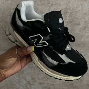 New Balance 2002R